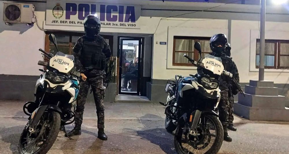 Policía de Del Viso acudió tras un llamado al 911 y se encontró con el cuerpo de un hombre acribillado en la calle.