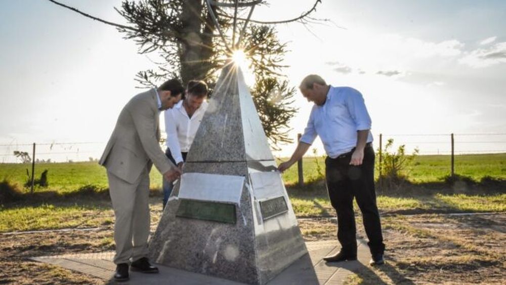 Los intendentes en el acto de Garré. (La Opinión de Trenque Lauquen)