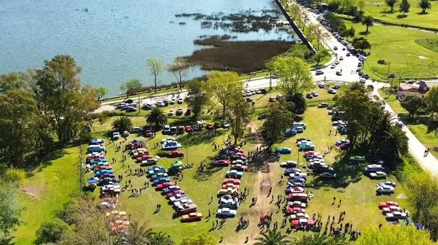 En Chascomús, en la zona del Fuerte San Juan Bautista, se congregaron cientos de seguidores de Chevrolet.