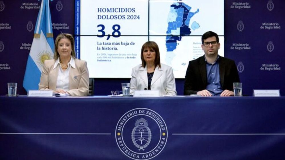 La ministra de Seguridad, Patricia Bullrich, al frente de los anuncios. - Argentina -