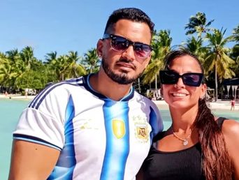 Robert Farías García, de Pergamino, junto a su pareja en Punta Cana.