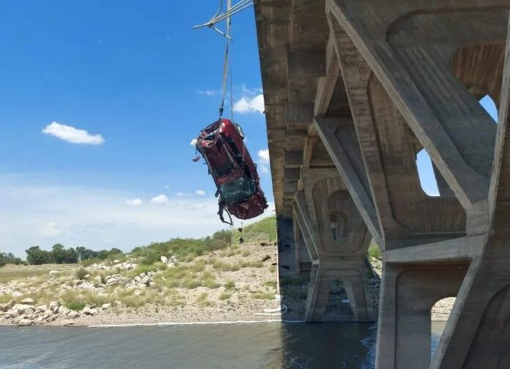 El auto de Villalba fue rescatado el jueves, pero continuaron buscando el cuerpo, que apareció hoy. (El Orden)