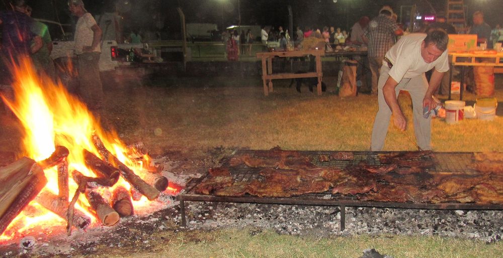 Los matambres a la parrilla de la fiesta en El Provincial, partido de 9 de Julio. Los matambres a la parrilla de la fiesta en El Provincial, partido de 9 de Julio.