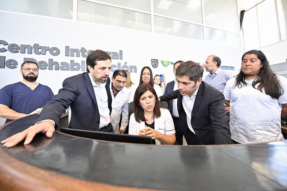 El gobernador Axel Kicillof y el ministro de Salud, Nicolás Kreplak en Florencio Varela.&nbsp;