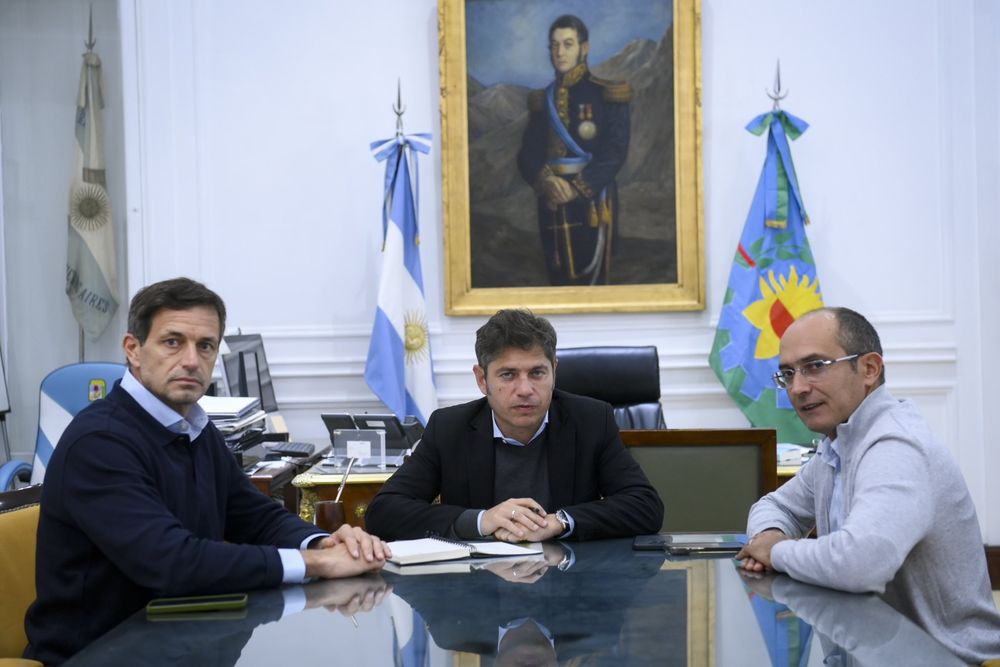 Bali Bucca y Marcos Pisano junto a Axel Kicillof.&nbsp;