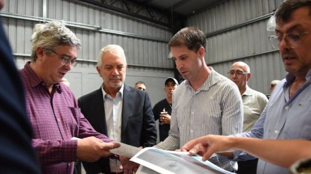 El Ministro de Desarrollo Agrario, Javier Rodríguez, y el intendente de La Plata, Julio Alak, recorrieron el predio del próximo Mercado Bonaerense de La Plata.