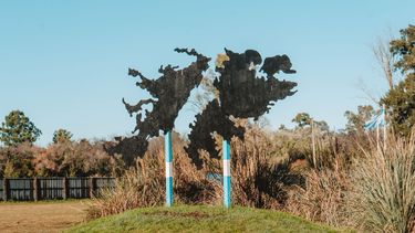 Un cenotafio sobre Malvinas, en Pilar.