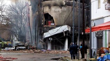 Diarios Bonaerenses | Continúa la investigación por el incendio del edificio en La Plata. (DIB | Marcelo Metayer)