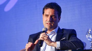 El senador nacional por la provincia de Buenos Aires, Maximiliano Abad cuestionó duramente la decisión del Gobierno nacional de suspender transitoriamente las retenciones al agro.