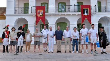 Presente, historia y tenis en la plaza de Luján.
