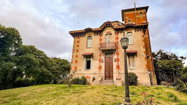 El Castillo Astelarra, uno de los símbolos de Quequén.