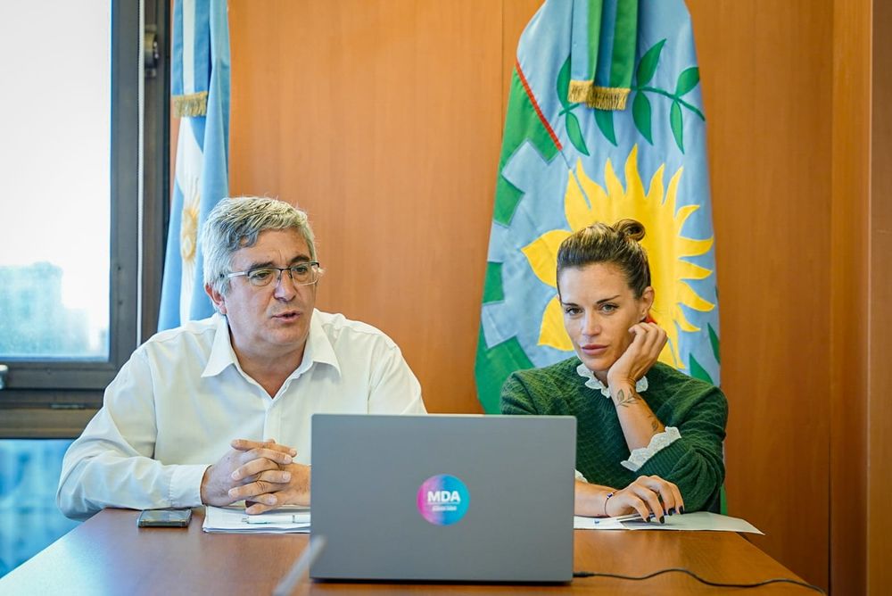 El ministro de Desarrollo Agrario, Javier Rodríguez, y la directora de Relaciones Internacionales del MDA, Cecilia Llabres.