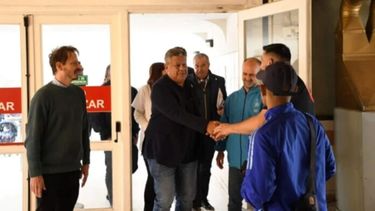 Claudio Chiqui Tapia, presidente de la AFA, en el Hospital Penna de Bahía Blanca.