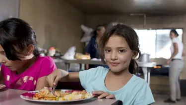 Solo tres de cada diez niños no sufren privaciones de los derechos básicos por la situación económica. (Unicef)