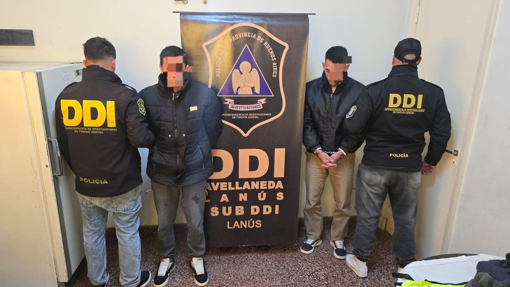Los dos detenidos por el robo al depósito de Mercado Libre, por el robo de 16 millones de pesos.&nbsp;