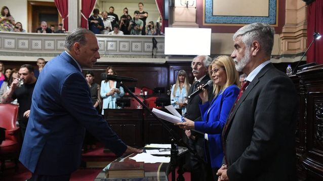 Berni y Magario, cuando le Vice le tomó juramento al Senador.&nbsp;