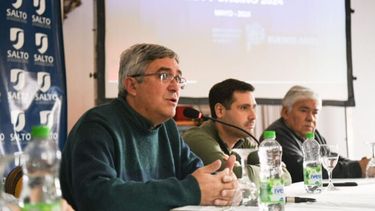 El ministro de Desarrollo Agrario bonaerense, Javier Rodríguez, presentó el sistema de DUT porcino en la localidad de Salto. (MDA)