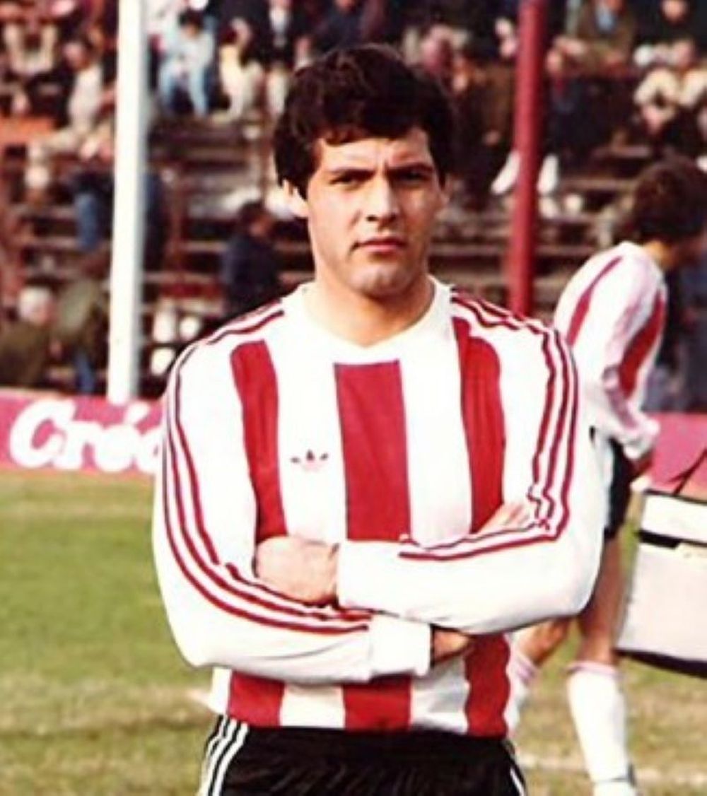 Como jugador, Miguel Ángel Russo defendió los colores de Estudiantes de La Plata. Como jugador, Miguel Ángel Russo defendió los colores de Estudiantes de La Plata.