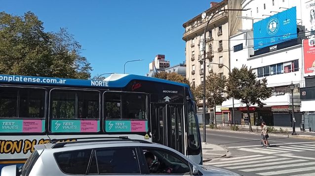 Cambios en el código de tránsito bonaerense: cuándo tomar una vía por la derecha y cuando ceder el paso