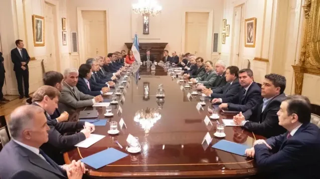 Milei y Kicillof en la primera reunión del Presidente y los gobernadores. (Presidencia)