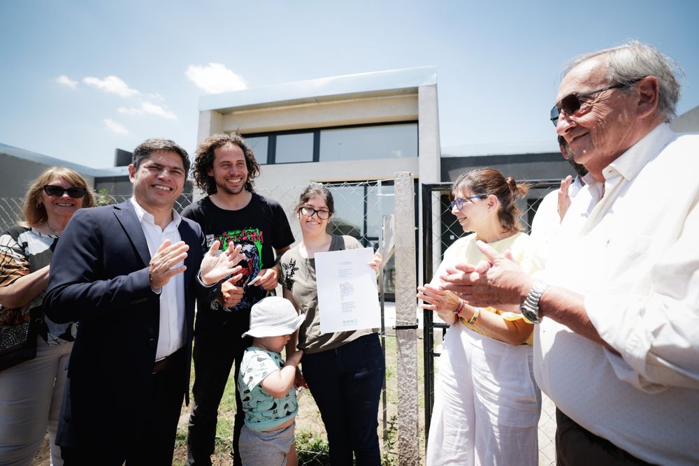 Kicillof con el intendente de Tandil, Miguel Lunghi.&nbsp;