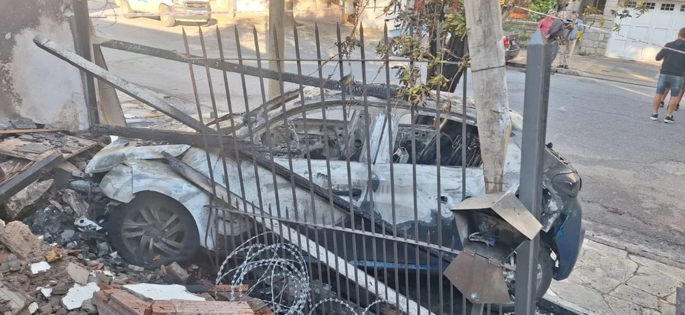 Así se veía el vehículo chocado con la luz de la mañana. Así se veía el vehículo chocado con la luz de la mañana.