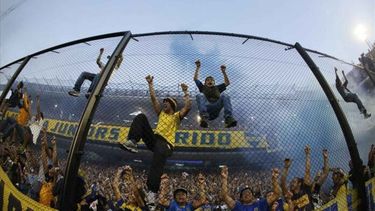 Una hinchada en la cancha.
