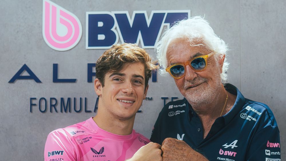Franco Colapinto y Flavio Briatore, una dupla que seguirá presente en la Fórmula 1 2026.
