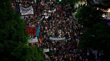 Una multitud se movilizó en el centro platense. - 0221 -