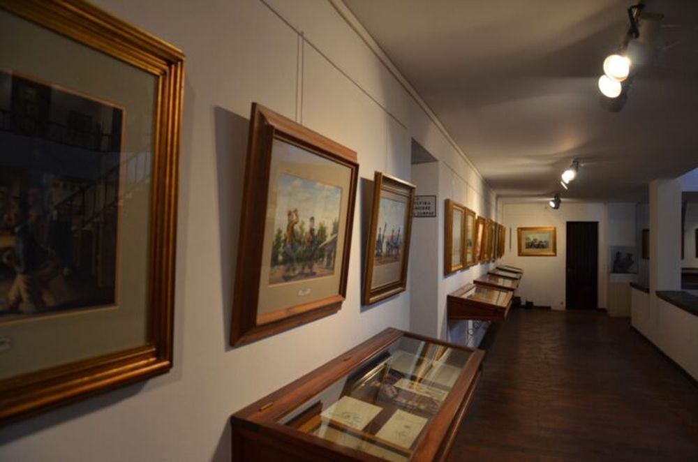 La obra artística de Florencio Molina Campos, muy arraigada a la identidad nacional y de la provincia de Buenos Aires.