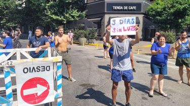 Vecinos protestan por un corte de luz en pleno verano.&nbsp;