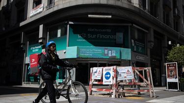 Un delivery trabajando en el país. 