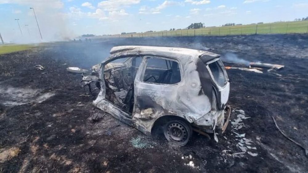 El auto resultó destruido tras el choque. (La Síntesis de Saladillo)