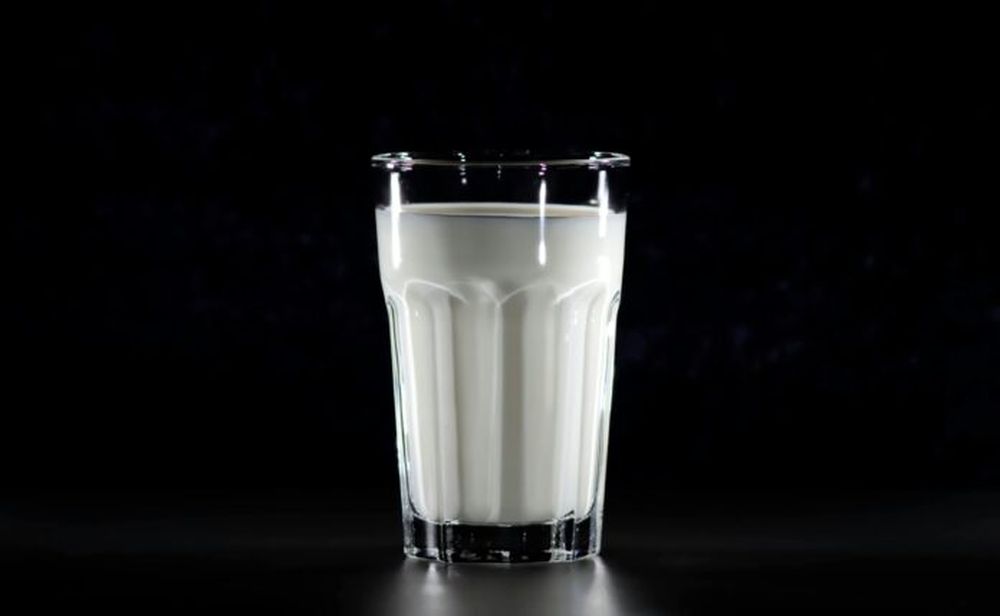 Un vaso de leche casi provoca una tragedia en La Plata. (Imagen ilustrativa – Pexels)
