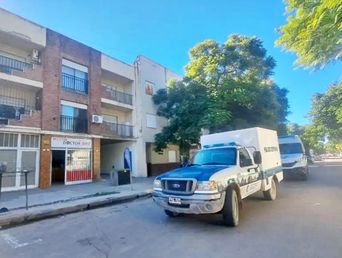 El edificio donde murieron cuatro personas por presunta inhalación de monóxido de carbono. Se investigan las causas. El edificio donde murieron cuatro personas por presunta inhalación de monóxido de carbono. Se investigan las causas.