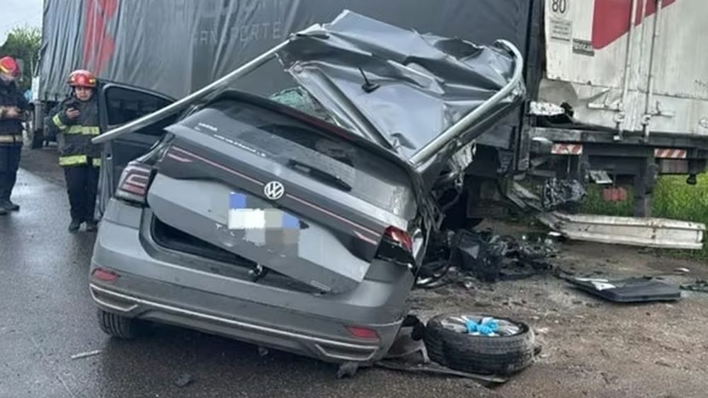Por el estado en que quedó la SUV se presume que circulaba a alta velocidad por la Autovía 2.