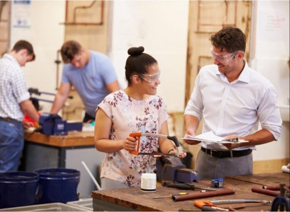 Las mujeres jóvenes son las más perjudicadas por el desempleo, según un informe de la Provincia.