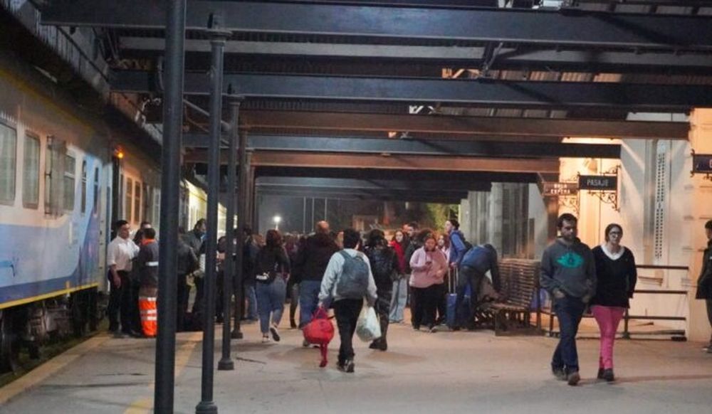 La reunión de los vecinos en la estación de Pehuajó. (Noticias)