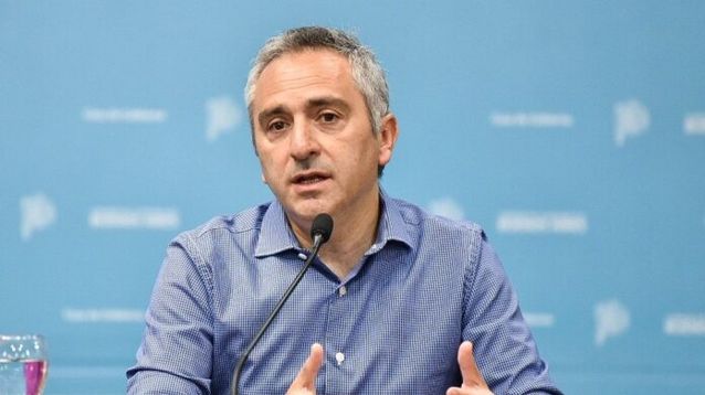 El ministro de Desarrollo de la Comunidad, Andrés Larroque.