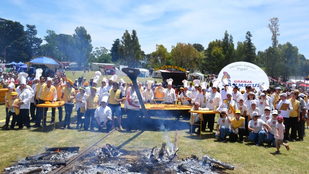 La Omelette Gigante se hace en una sartén de 4,30 metros de diámetro.