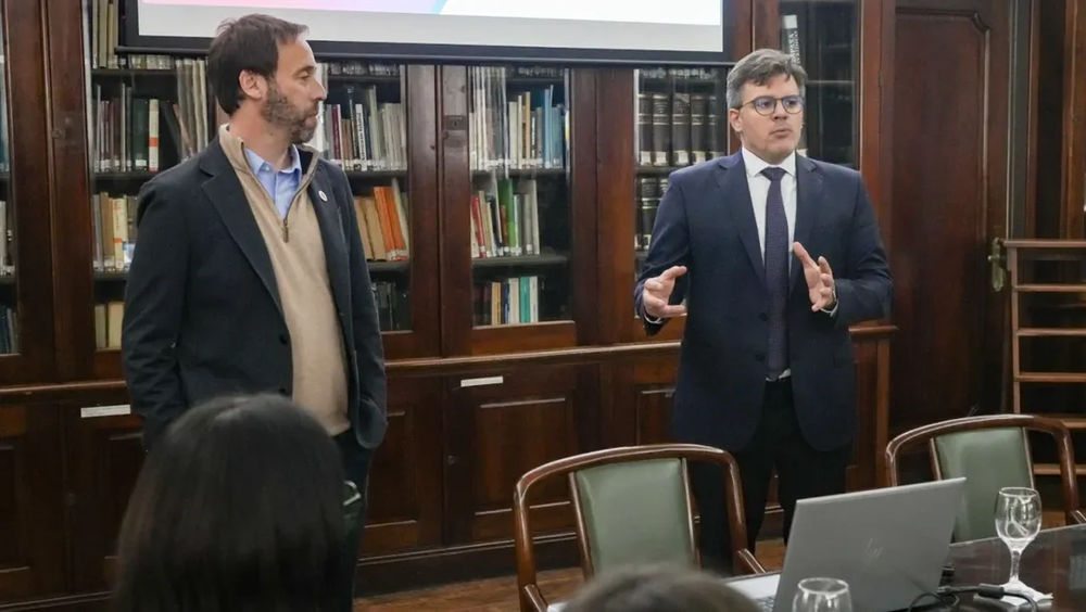 El ministro López y el Asesor General Pérez Teruel.