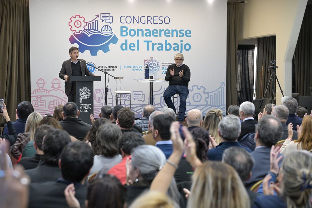 Kicillof con Correa, en el cierre del Primer Congreso Bonaerense del Trabajo, en Mar del Plata.&nbsp;