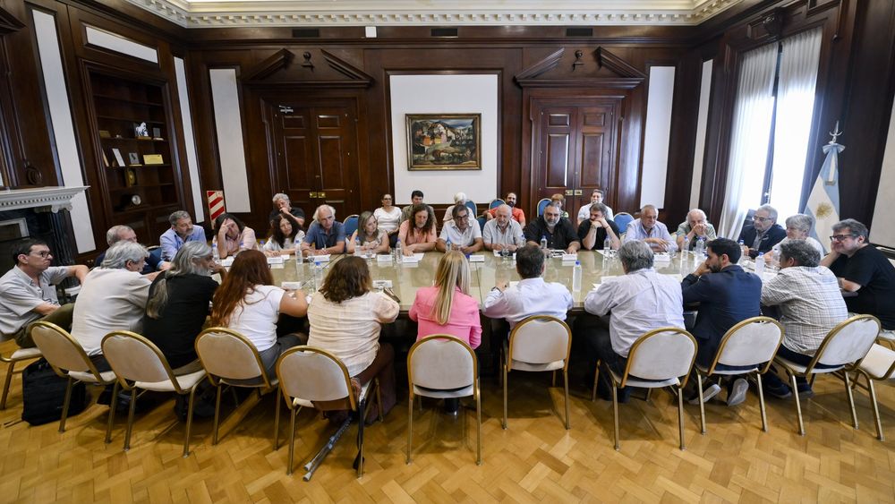 Axel Kicillof junto a dirigentes de las CTA.&nbsp;