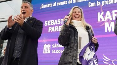 Sebastián Pareja junto a Karina Milei.