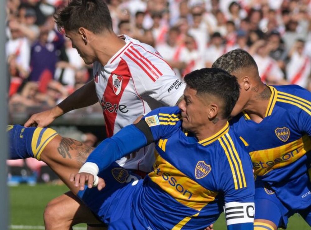 Una escena del partido entre River y Boca.