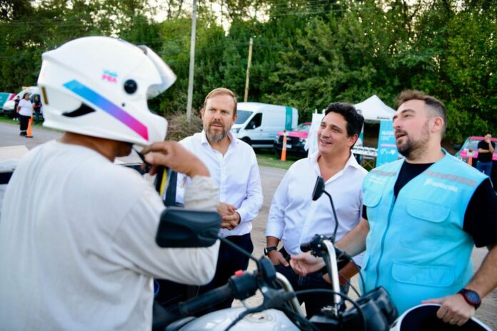 Granados y Marinucci en el operativo en la RP 58. (MTPBA)