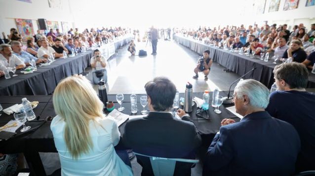El gobernador Kicillof y la vice Magario, en la Costa.
