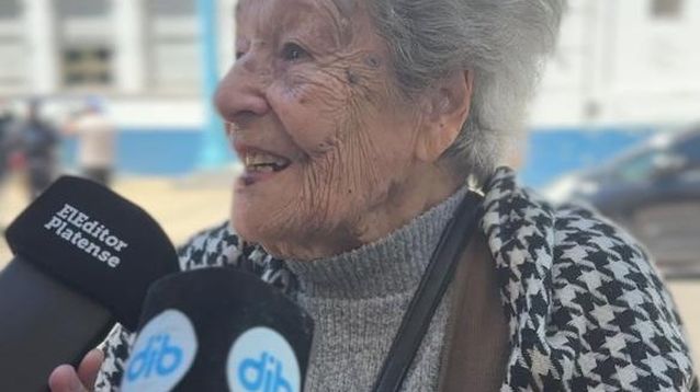 La felicidad de Amelia Andreoni tras ejercer su voto .