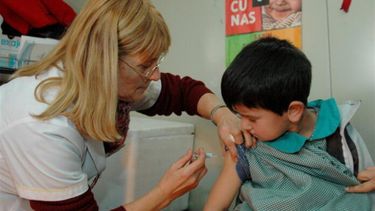 La vacunación contra el sarampión, fundamental para cortar las cadenas de contagio.