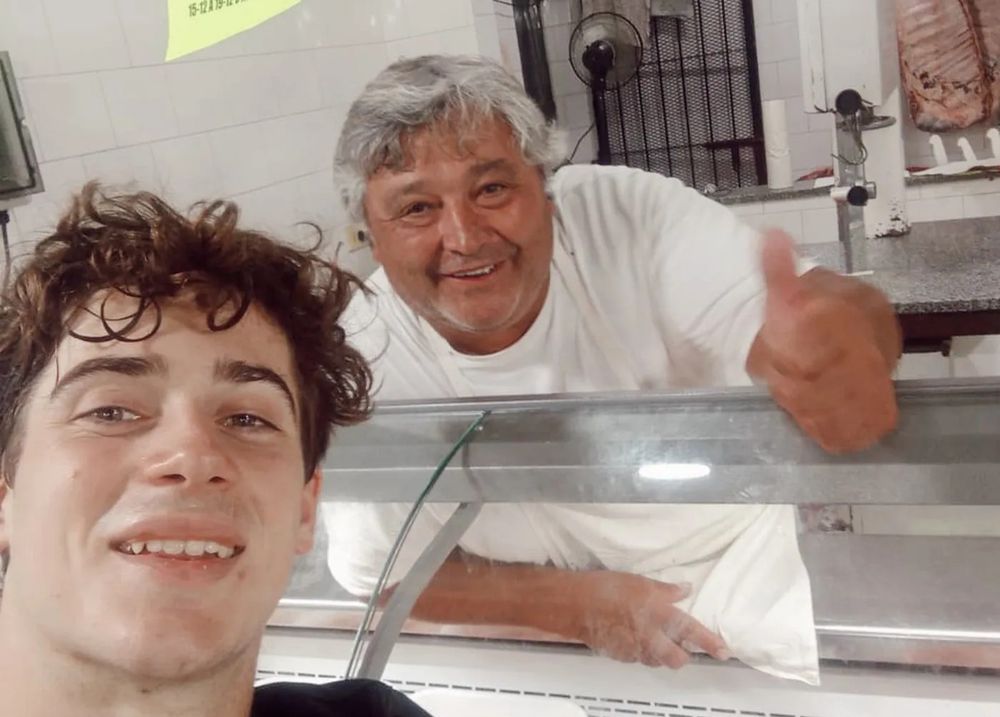 Franco Colapinto y el carnicero de Giles.